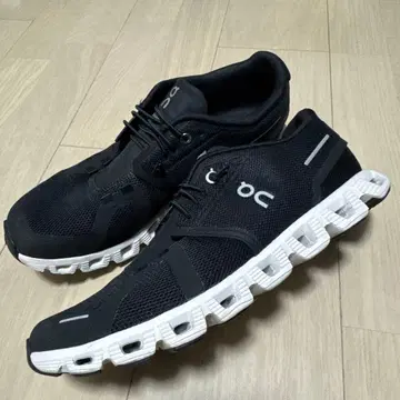 온 클라우드 5 Cloud5 블랙 화이트 M7.5(25.5cm)