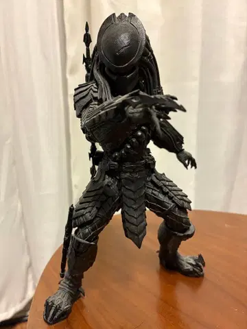 프레데터 피규어