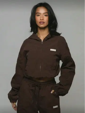 스포츠 웨어 셋업 브라운 후드 부착