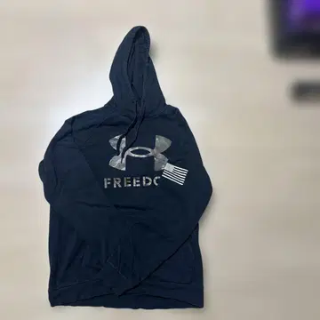 Under Armour 빅 로고 후드티