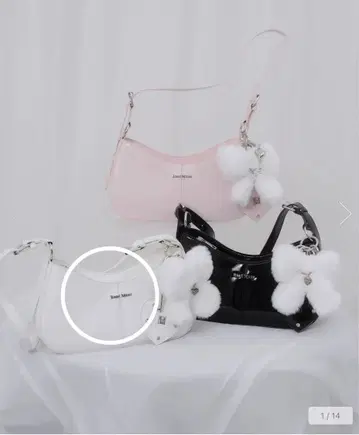 로제 뮤즈 Shoulder bag with many charm