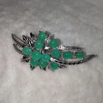 크리소프레이즈 그린 옥수 브로치