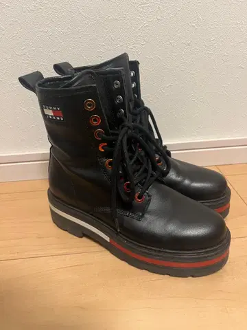 TOMMY JEANS 타미힐피거 블랙 통굽 부츠