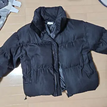 LILL 블랙 다운 자켓 M 사이즈