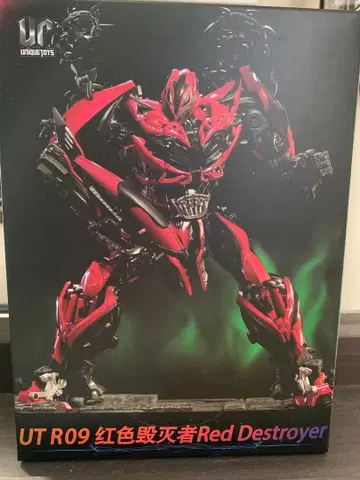Unique Toys UT R-09 RED DESTROYER