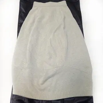 2022년 새상품급 나곤스탠스 변형 니트 롱 스커트 워셔블 카키 S