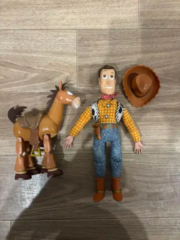 디즈니 토이스토리 우디 버즈 피규어