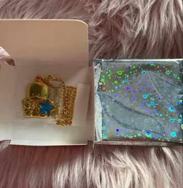 산리오 딸기신문 50주년 기념 반짝반짝 빛나는 펜던트 오리의 페클