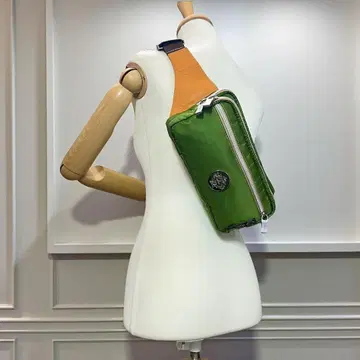 컨디션 최상 오로비안코 바디백 힙색 나일론 가죽 숄더 그린