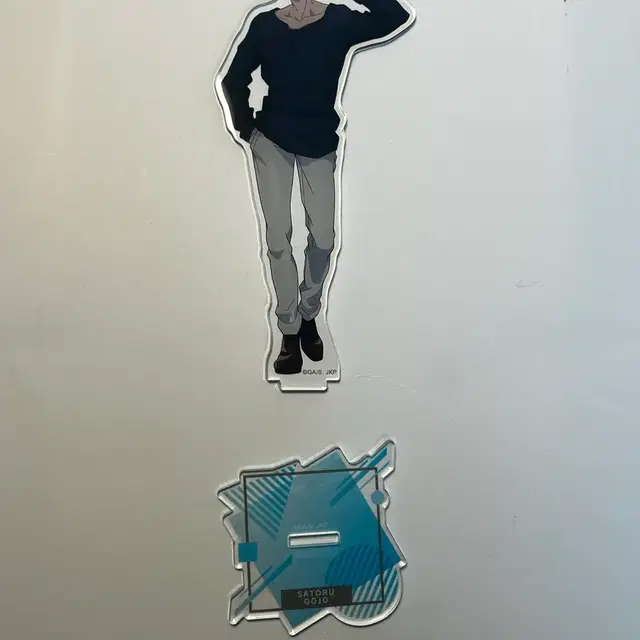 주술회전 고죠 사토루 아크릴 스탠드 팝니다.