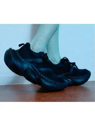 Mikiosakabe x Three Treasures 스니커즈