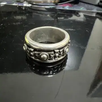 Leathers and Treasures의 반지