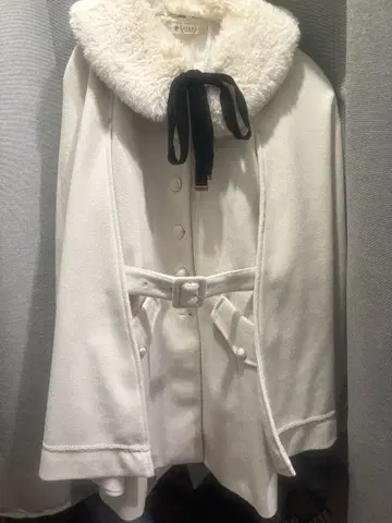 화이트 플리스 판초 벨트 포함