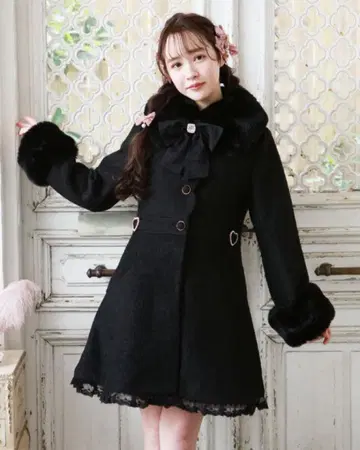 LIZLISA 리즈리사 사이드 하트 벨트 코트 블랙