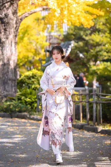 후리소데 화이트 컬러 연보라 꽃무늬 세트