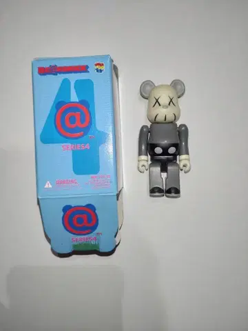 베어브릭 시리즈 4 KAWS 카우스