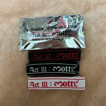 G-DRAGON 2017 Act III: Motte 러버 밴드
