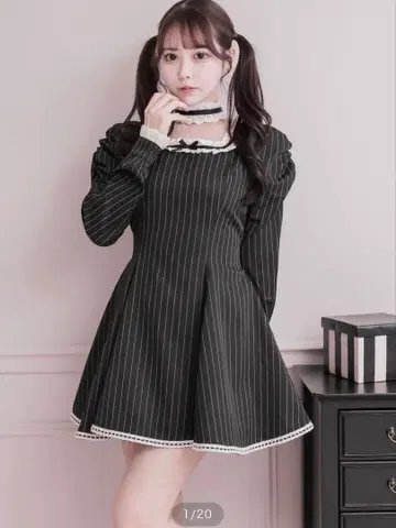 [ pium ] 초커 포함 코튼 프릴 긴팔 원피스 블랙