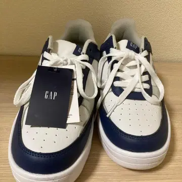 GAP 화이트 네이비 스니커즈