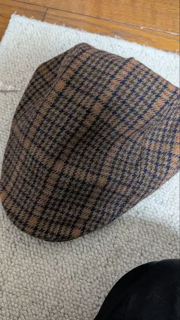 체크 무늬 헌팅 캡