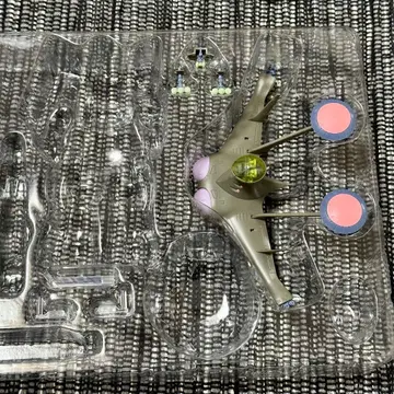 새상품 ROBOT 지온 공국군 정찰기 루그룬