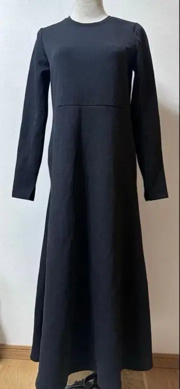 그린 라벨 릴랙싱 백 버튼 롱 원피스 블랙 36