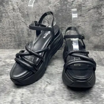 미사용 +diana 2025년 신상 STRING SANDALS 통굽