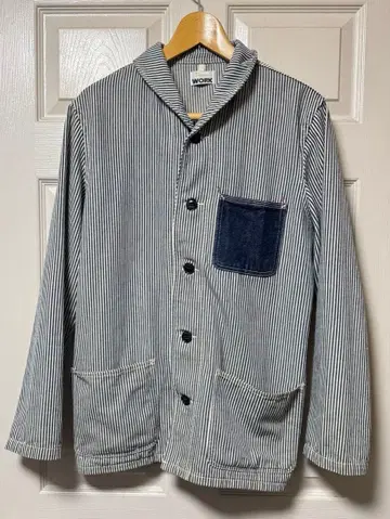 스트라이프 커버올 가슴 포켓 부착