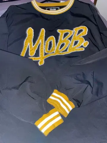 MOBB 블랙 맨투맨 M
