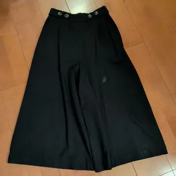 그레디 브릴리언트 블랙 가우초 팬츠 버튼 포함