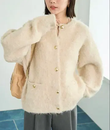 프릭스토어 믹스 샤기 골드 버튼 니트 가디건 아이보리