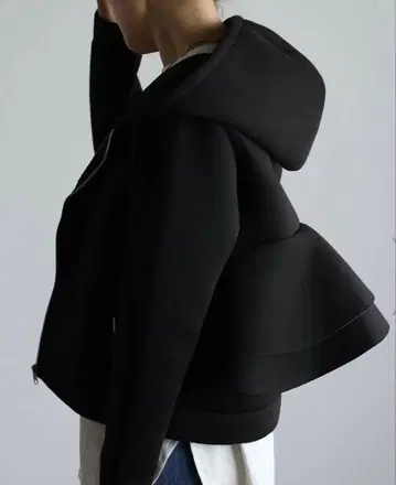 스폰딩 소재/백 프릴 후드티/블랙/M