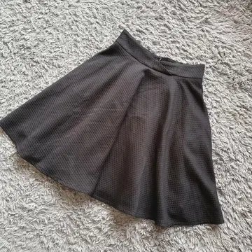 Petit Maison 무릎 기장 플레어 스커트 블랙 9호 레이온 혼방