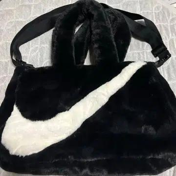 NIKE 퍼백 숄더백 미사용품