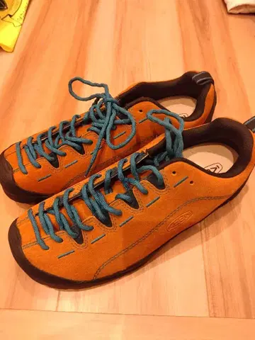 KEEN 오렌지 스니커즈