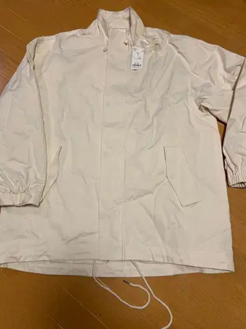 새상품 하자품 어반 리서치 숏 모즈 코트 아이보리 L