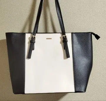 화이트 블랙 숄더백