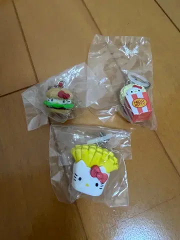 헬로키티 아메리칸 디자인 메지루시 액세서리 3개