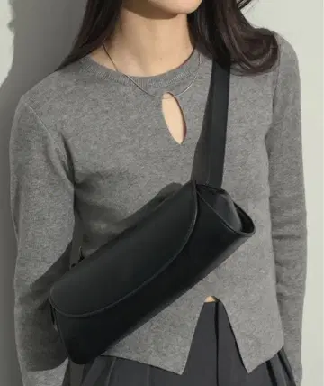 블랙 슬링백 합성 피혁