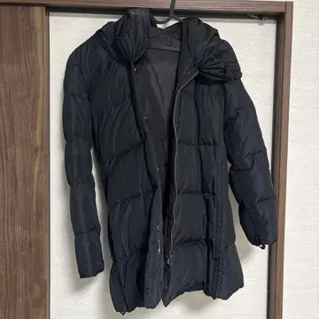 블랙 후드 부착 롱 다운 자켓