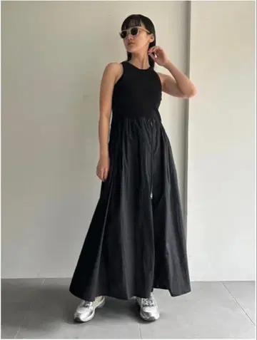 블랙 슬리브리스 니트 도킹 원피스