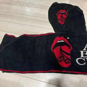 Acid Black Cherry 후드 부착 타월