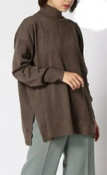 밴야드 스톰 오버 실루엣 터틀넥 스웨터 니트