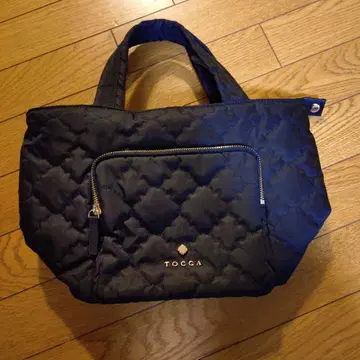 3회 사용 TOCCA 블랙 퀼팅 토트백