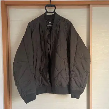 UNIQLO 화이트 마운티니어링 다운 자켓 XL