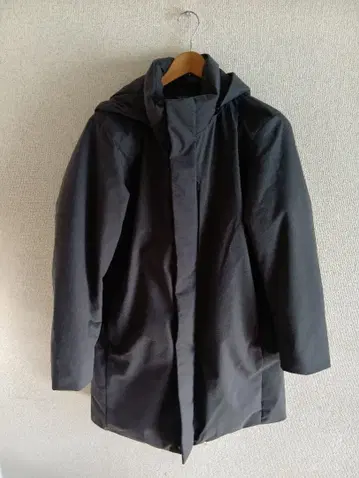 유니클로 하이브리드 다운 코트 S 다크 그레이