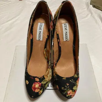 STEVE MADDEN 플라워 프린트 하이힐
