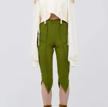 VIAVANDA V컷 RIB 하프 팬츠 그린