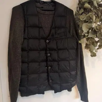 블랙 다운 베스트 버튼 포함