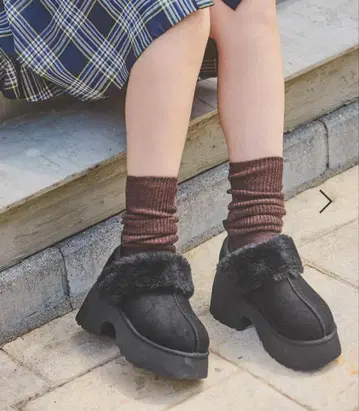 niko and 오리지널 페이크 무스탕 힐 신발 M 사이즈 블랙